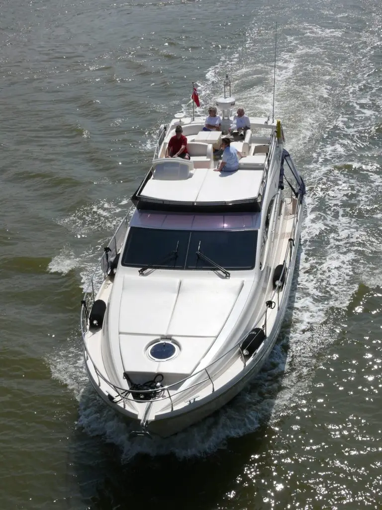 Song and Dance seen from above, guests seated on the flybridge